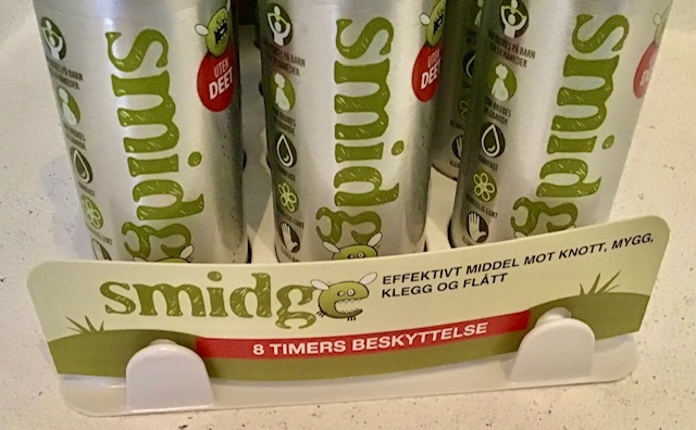 Liten skilt i framkant følger med